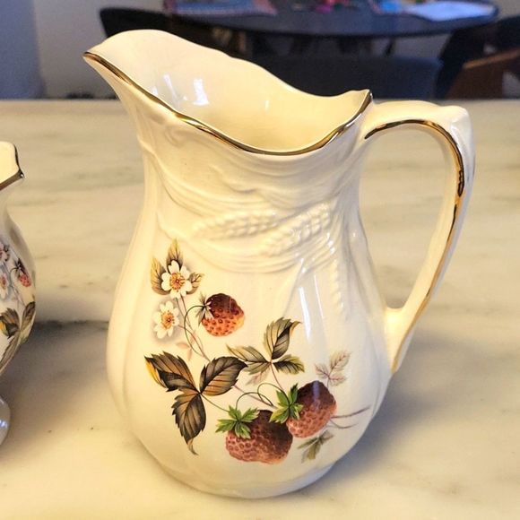 Arthur Wood England "5902" strawberry pitcher & bowl - Picture 3 of 7